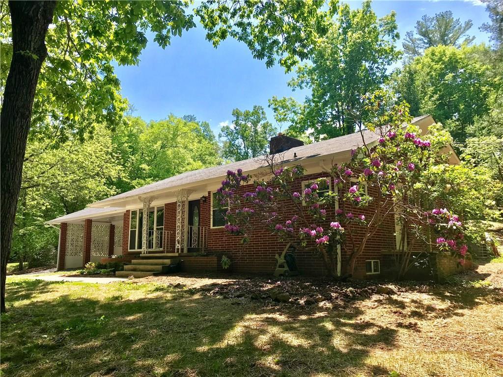 2433 Sunrise Dr., Hickory, NC 28601