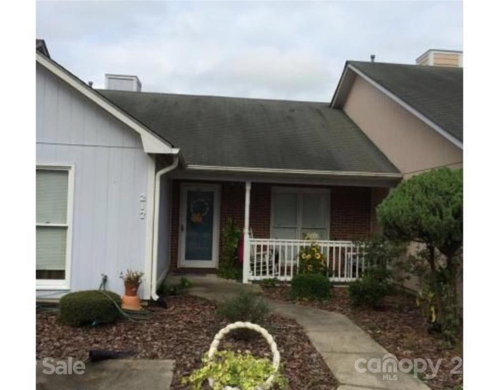 217 Charmont Rd., Lumberton, NC 28358