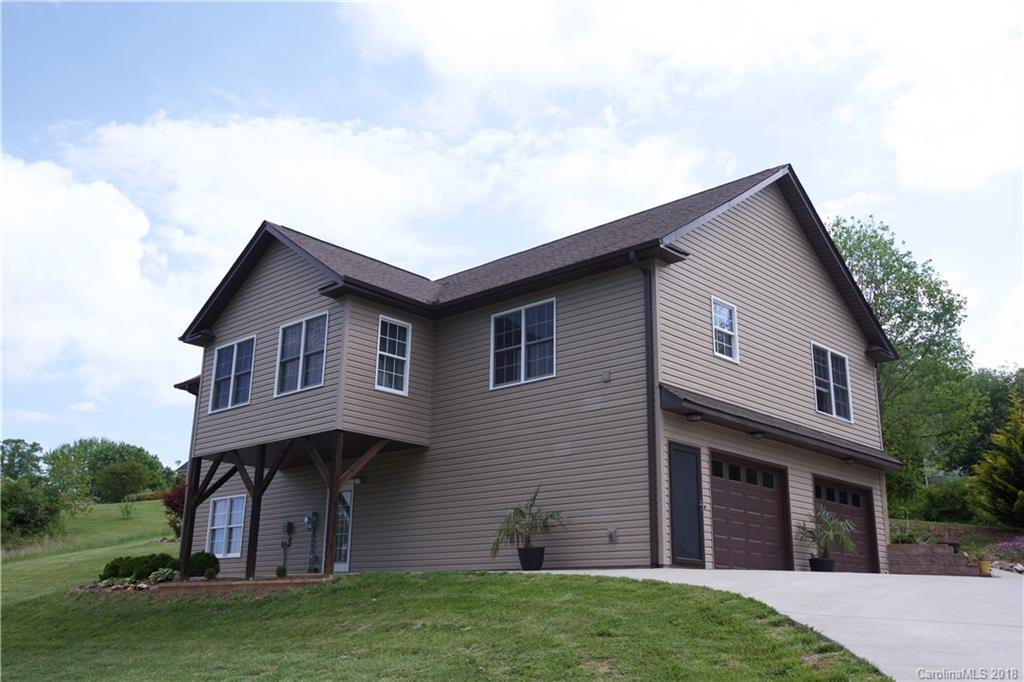 159 S Willow Brook Dr., Asheville, NC 28806