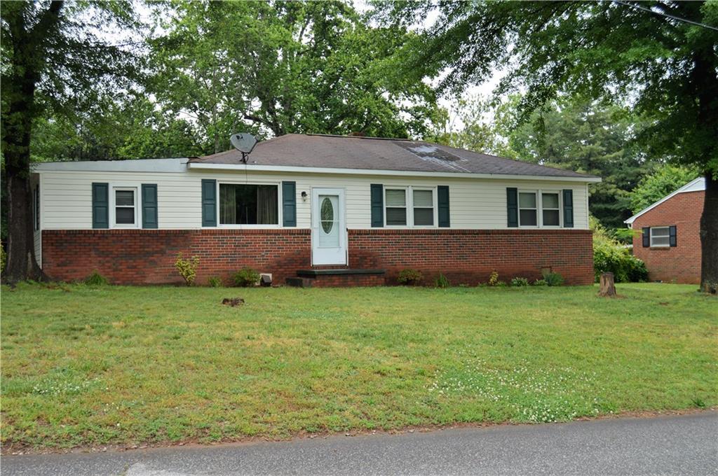 935 15th St., Hickory, NC 28602