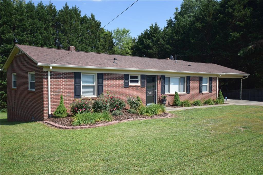 2675 West View Acres St., Hickory, NC 28601