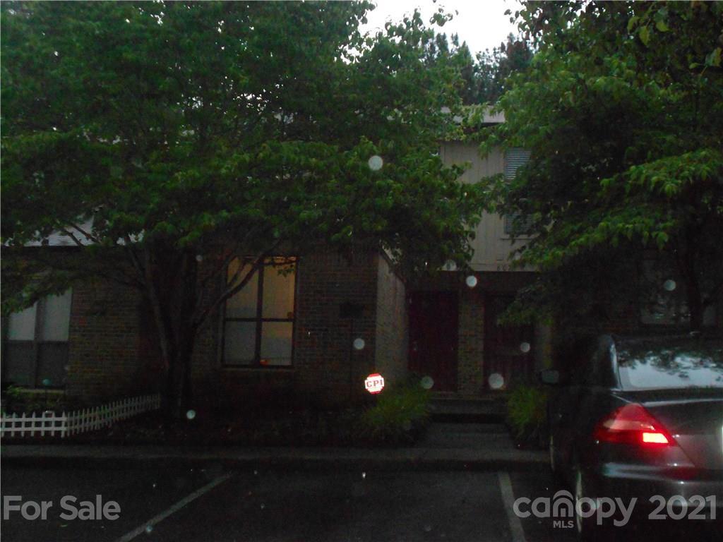 8075 Charter Oak Ln., Charlotte, NC 28226