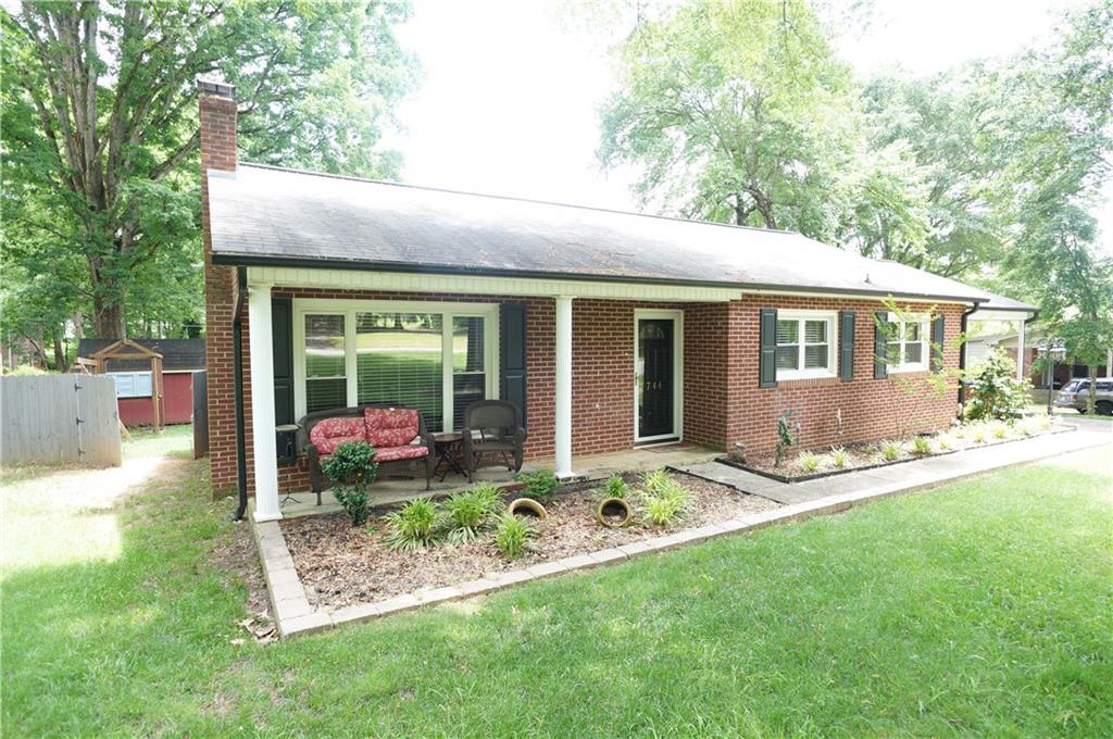 1744 29th St., Hickory, NC 28601