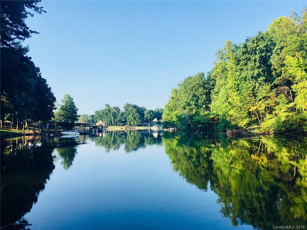 196 Lineberger Dr., Mooresville, NC 28117