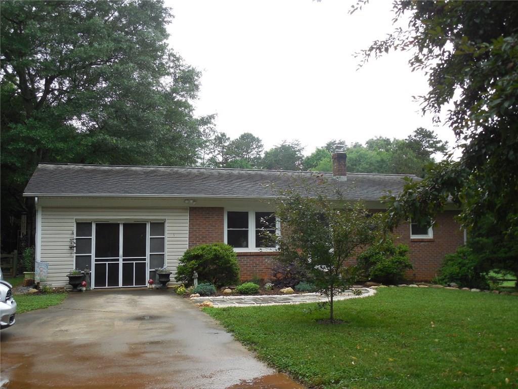 35 Honey Ln., Hickory, NC 28601