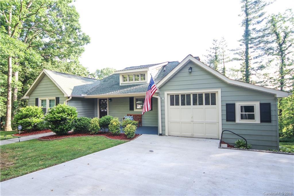 1429 Ridgecrest Dr., Hendersonville, NC 28792