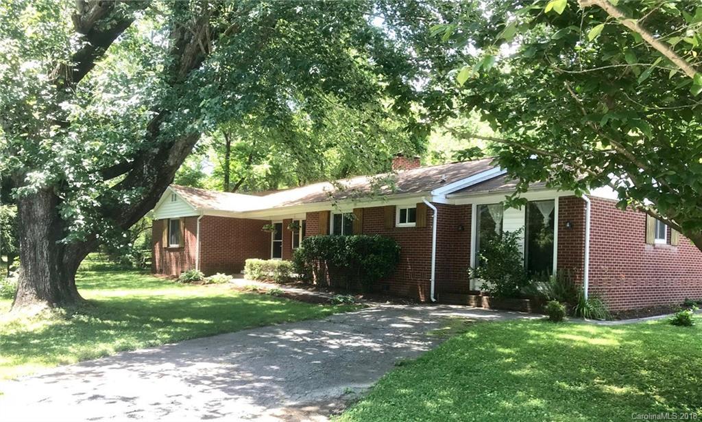 1732 Haywood Rd., Hendersonville, NC 28791