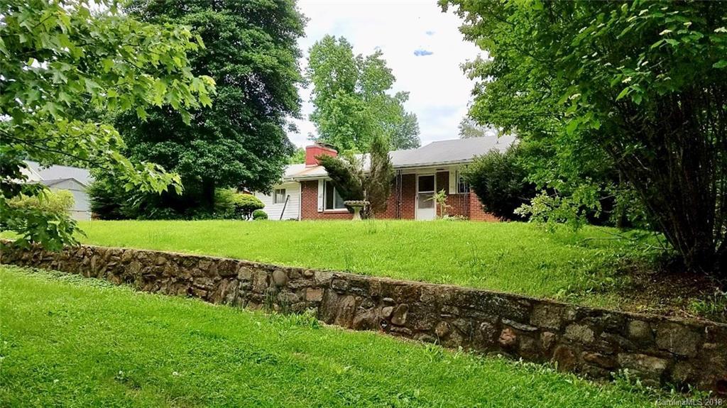 32 New Vista Ln., Hendersonville, NC 28791