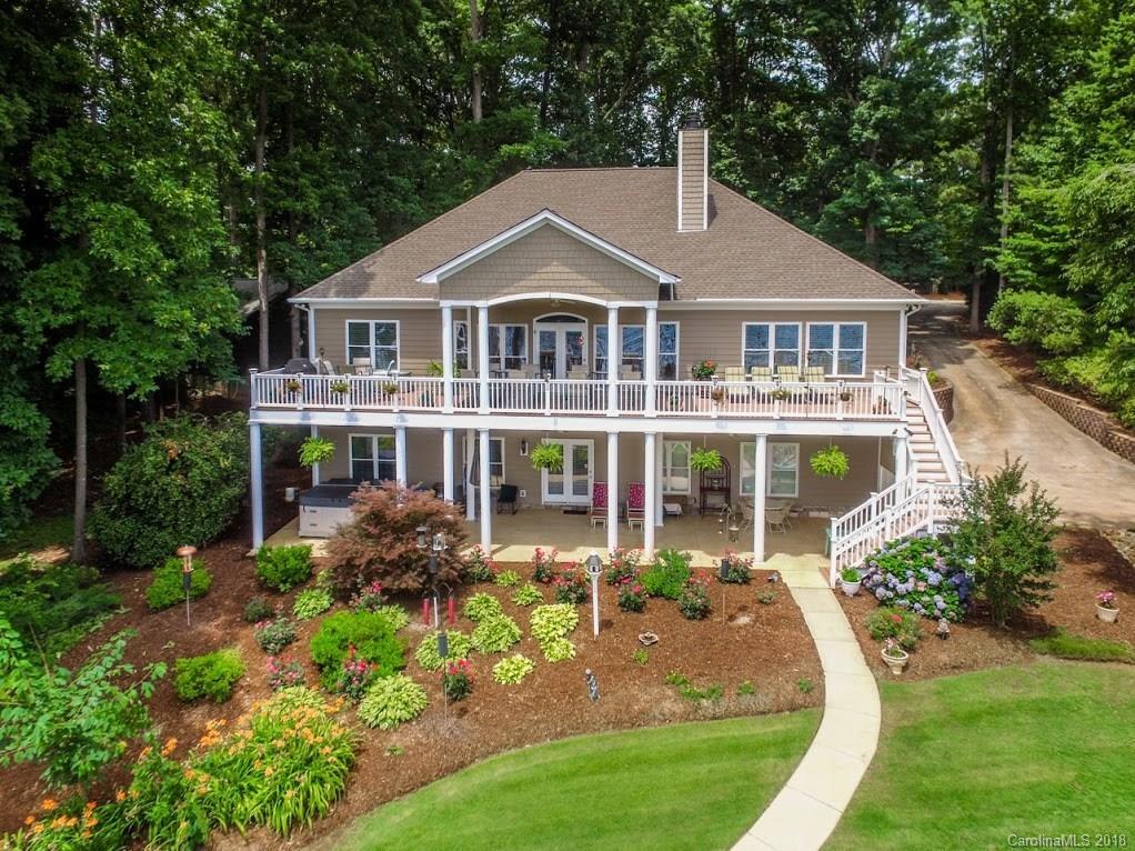 305 Riverwood Rd., Mooresville, NC 28117