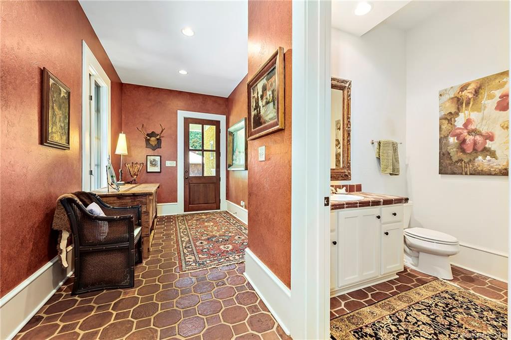1442 Knolls Dr., Newton, NC 28658
