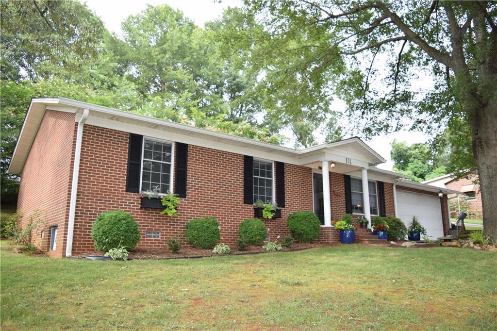 836 7th Ave., Hickory, NC 28602