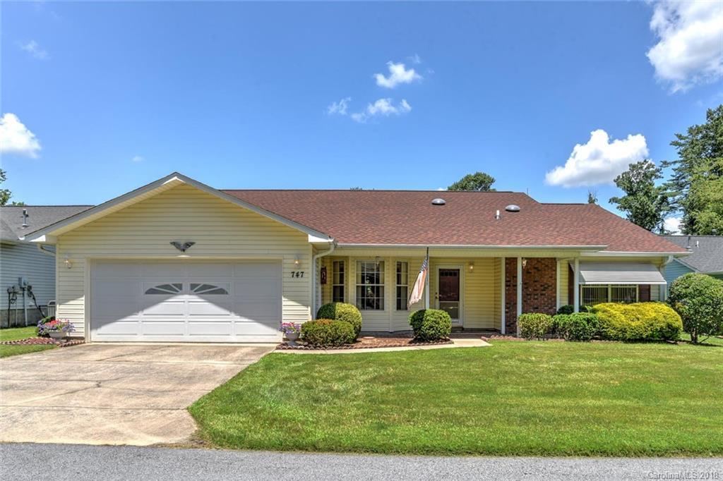 747 W Saint Johns Way, Hendersonville, NC 28791