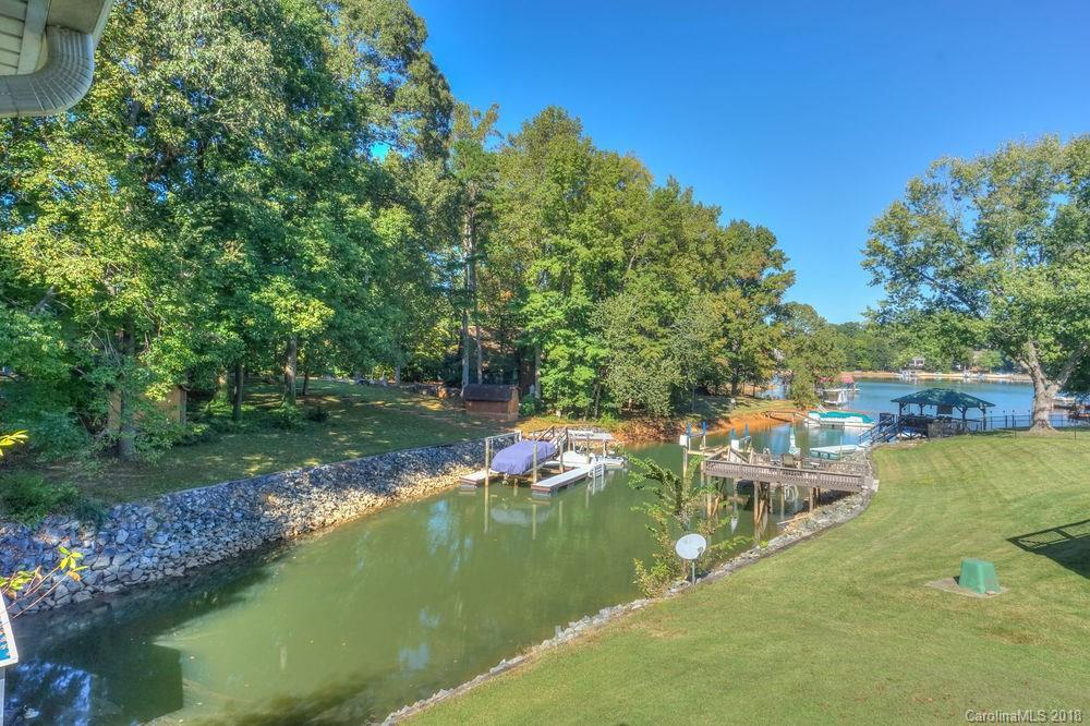151 Peninsula Dr., Mooresville, NC 28117