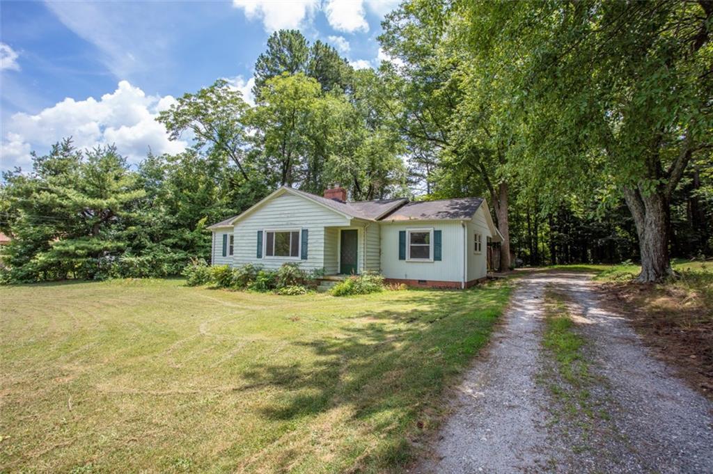 2201 13th Ave., Hickory, NC 28602