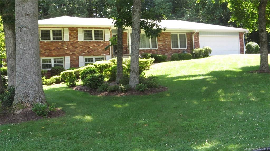 114 Tanager Ln., Hendersonville, NC 28792