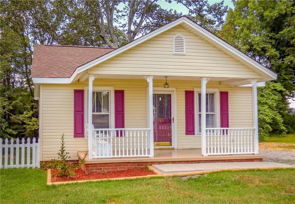 765 7th Ave., Hickory, NC 28602