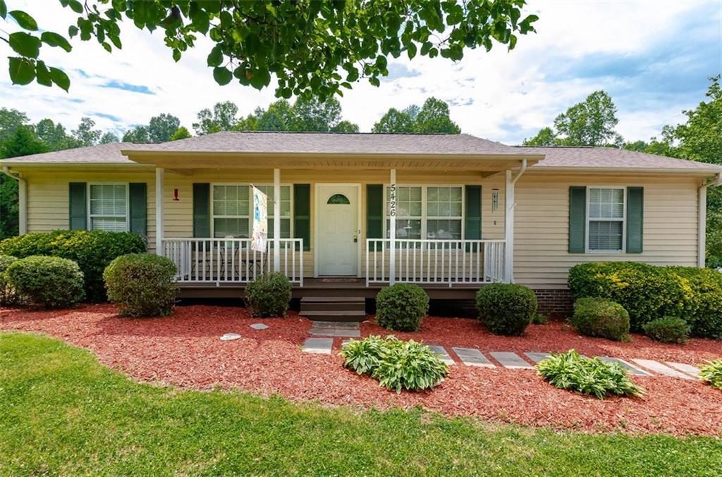 5426 Chestnut Dr., Hickory, NC 28602