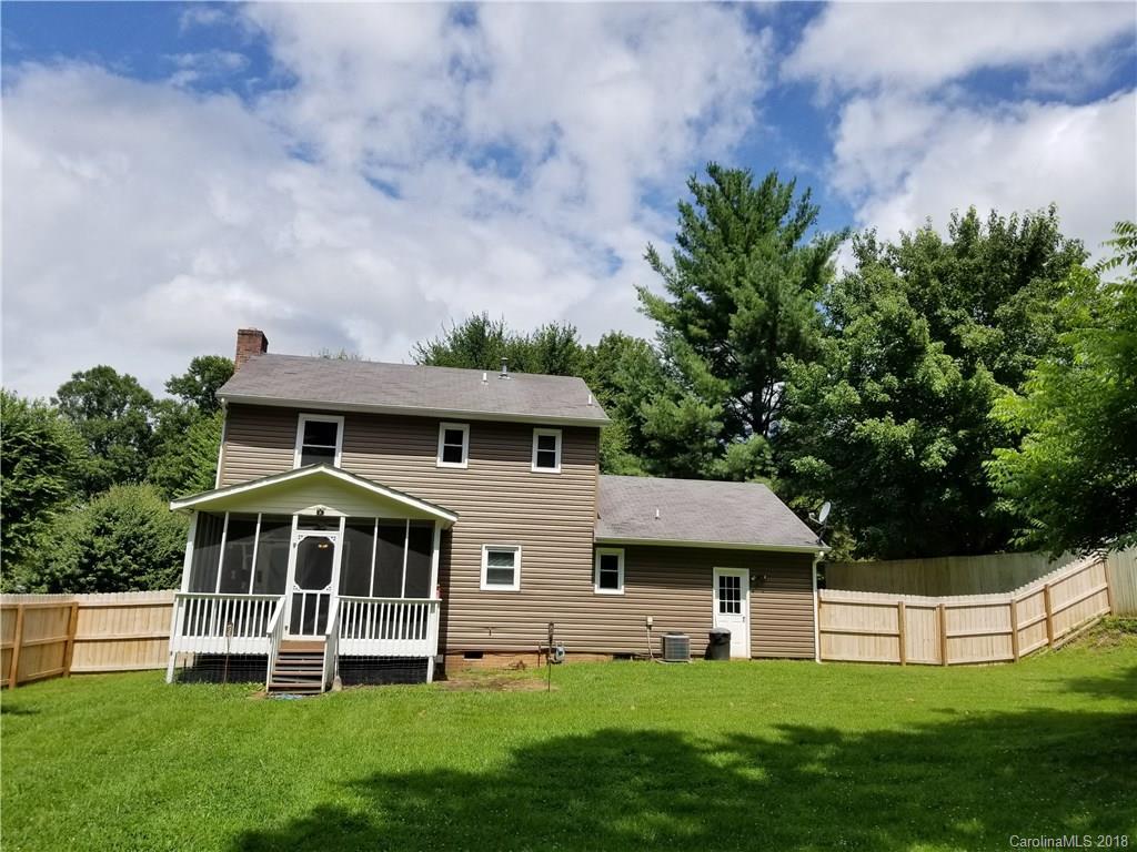 2 Marlwood Ct., Asheville, NC 28804