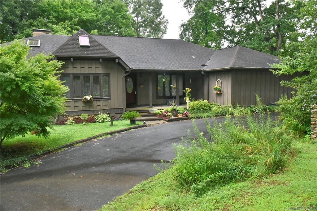 255 Canterbury Way, Hendersonville, NC 28792