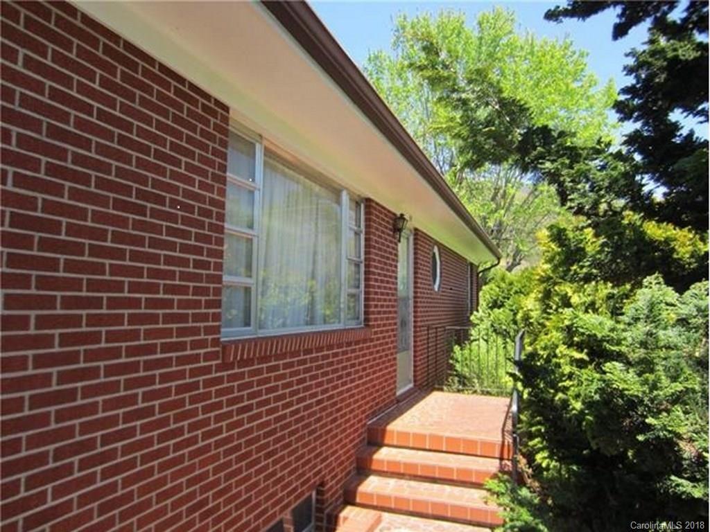 133 Rockdale Ave., Swannanoa, NC 28778