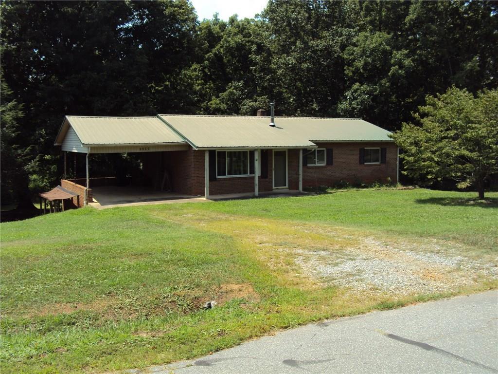 5494 Chestnut Dr., Hickory, NC 28602