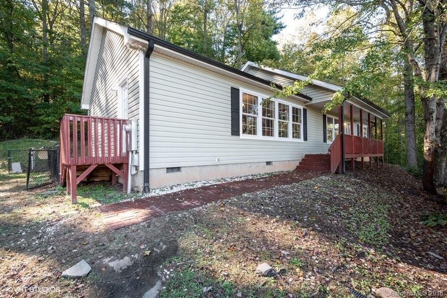 711 Wickins Dr., Hendersonville, NC 28791