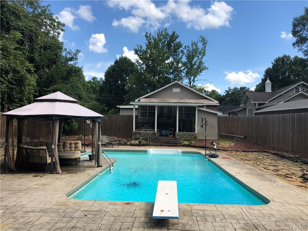 200 Feimster St., Statesville, NC 28677