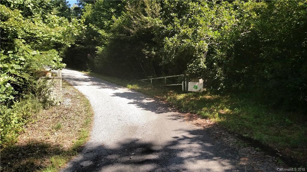000 Puppet Pl., Hendersonville, NC 28792
