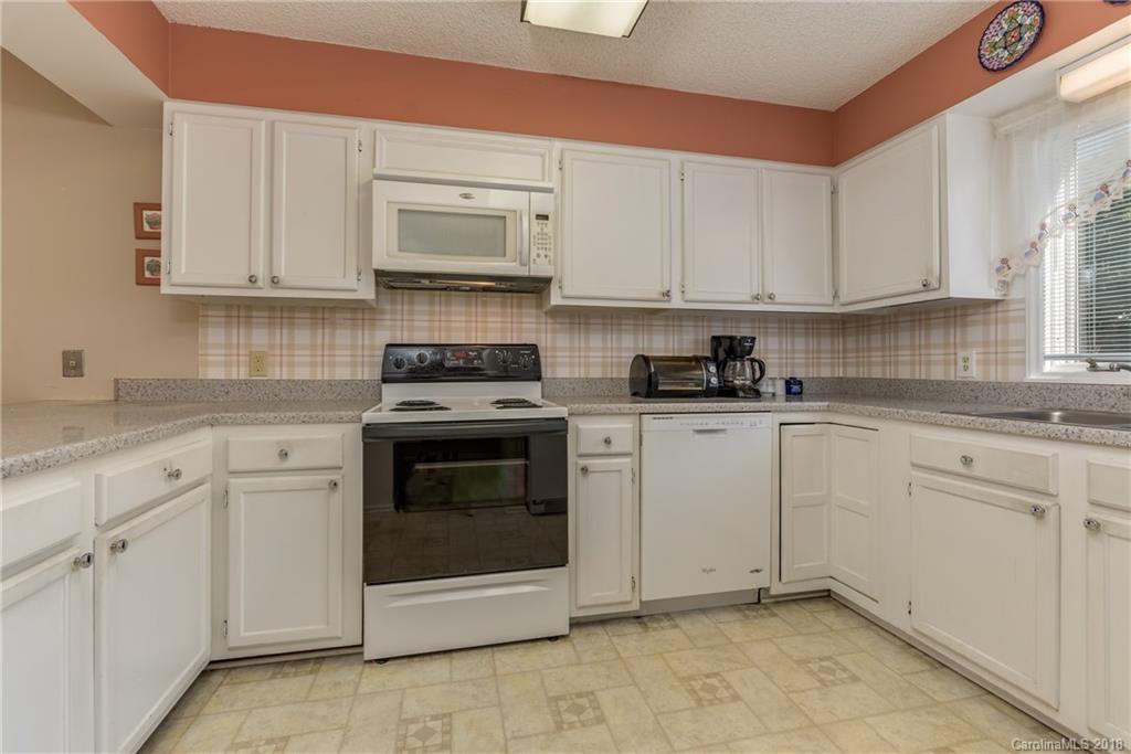 610 Britton Creek Dr., Hendersonville, NC 28791