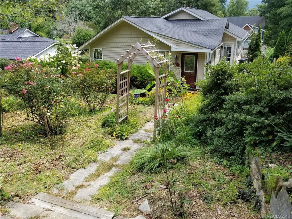 24 Greenbriar Rd., Black Mountain, NC 28711