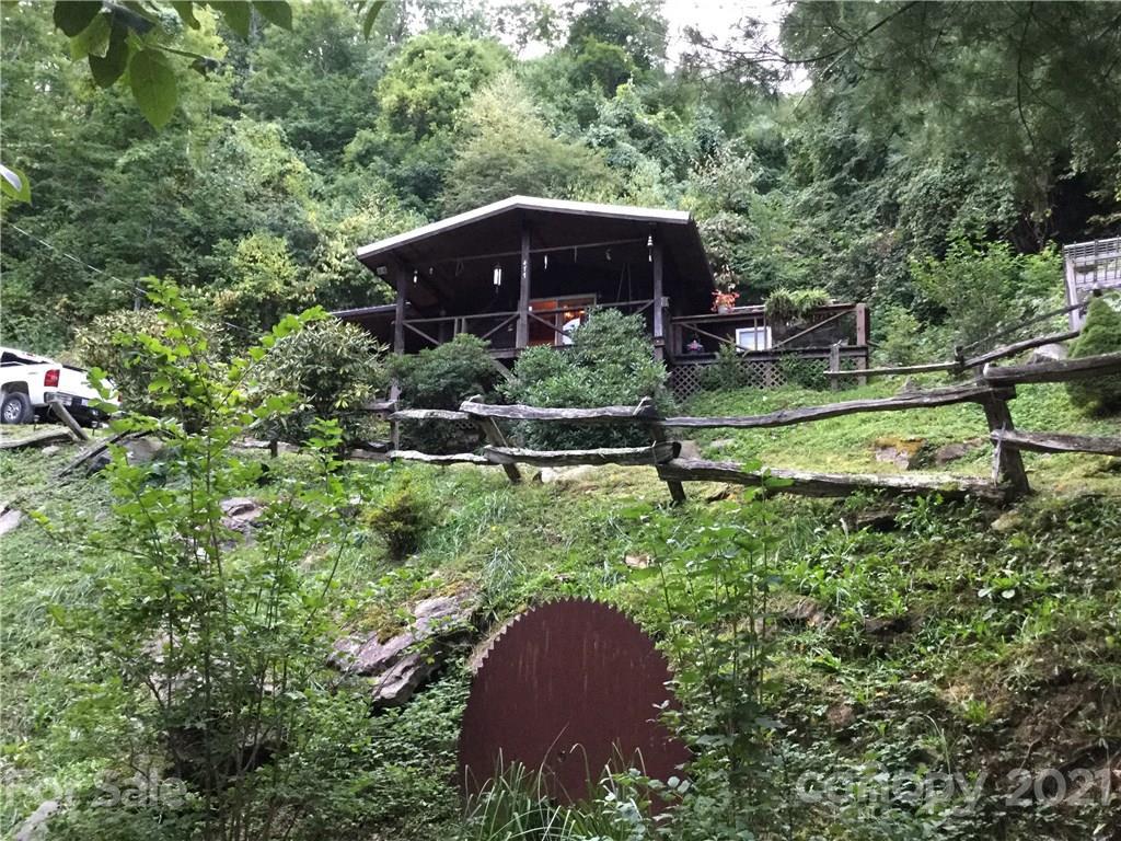 219 Red Maple Dr., Waynesville, NC 28785