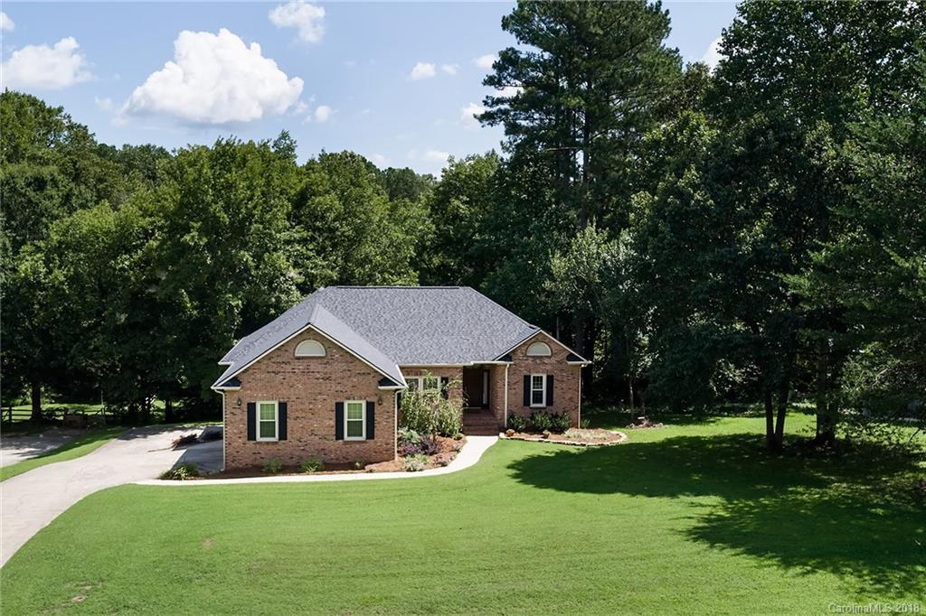 262 Caroline Ct., Denver, NC 28037