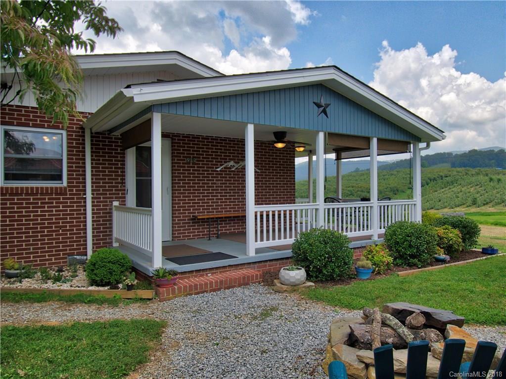 912 Apple Valley Rd., Hendersonville, NC 28792