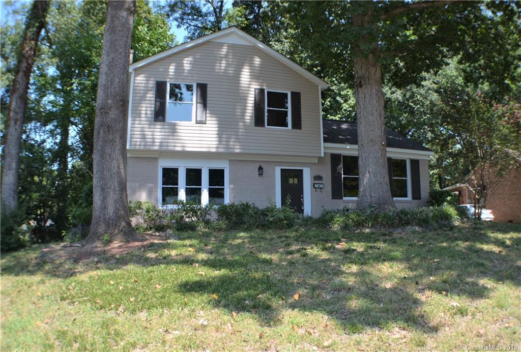 3511 Erinbrook Ln., Charlotte, NC 28215
