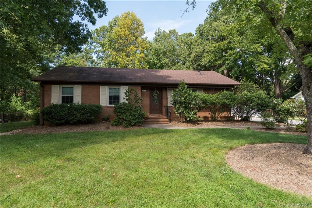 734 Twin Oaks Rd., Davidson, NC 28036