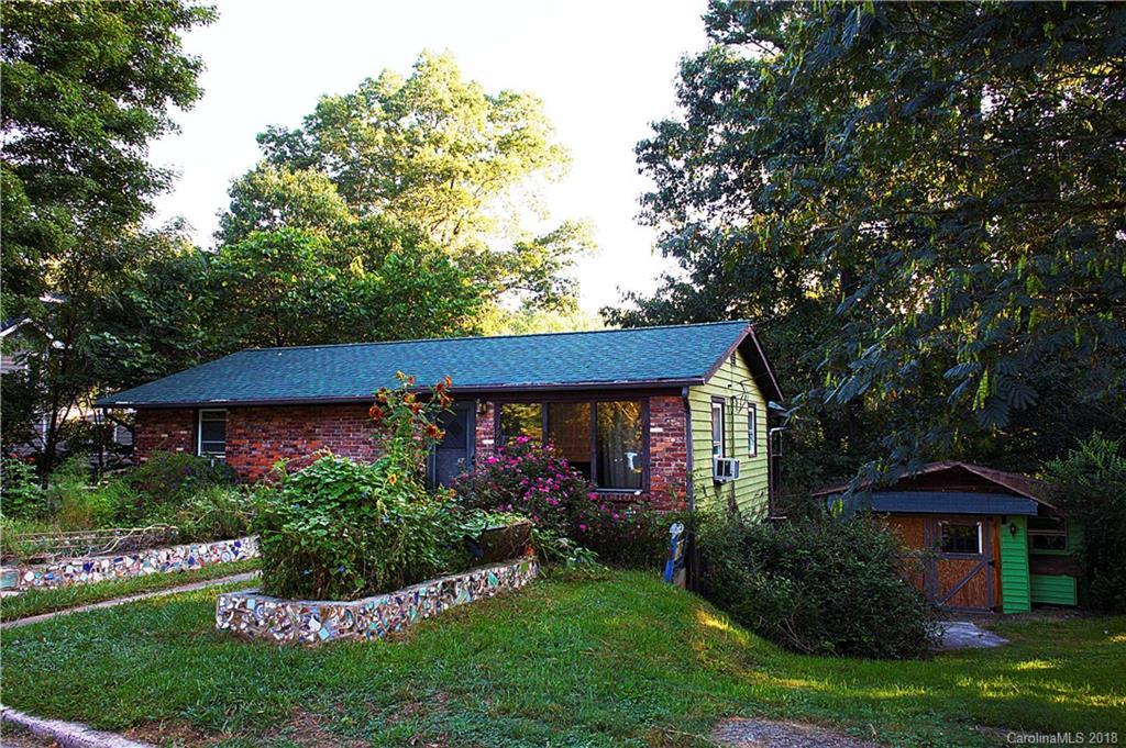 390 Riverview Dr., Asheville, NC 28806