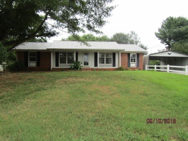 2128 Moss Farm Rd., Hickory, NC 28602