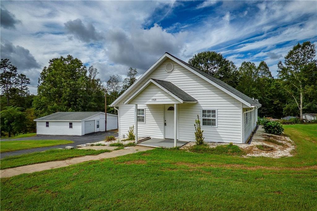 1908 Henry Smith St., Hickory, NC 28601