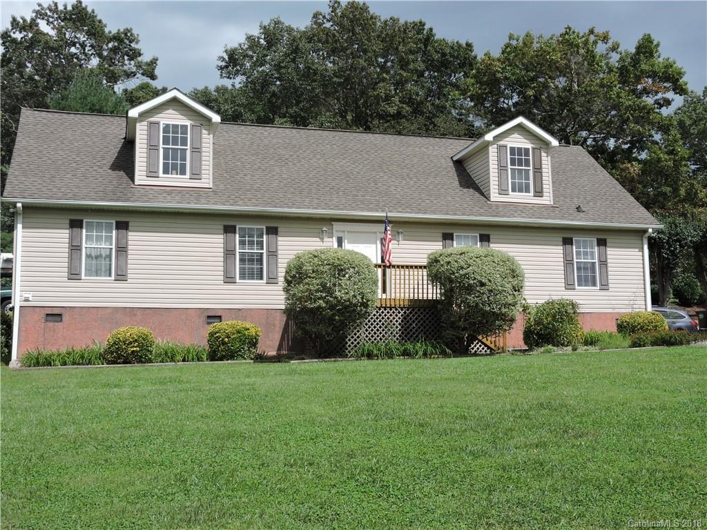 33 Rowe Ct., Hendersonville, NC 28792