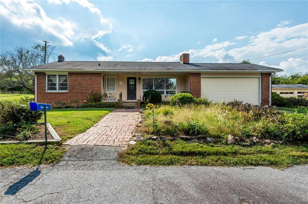 147 Lancaster Rd., Hendersonville, NC 28792
