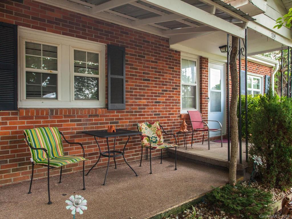 109 Loop Rd., Hendersonville, NC 28792