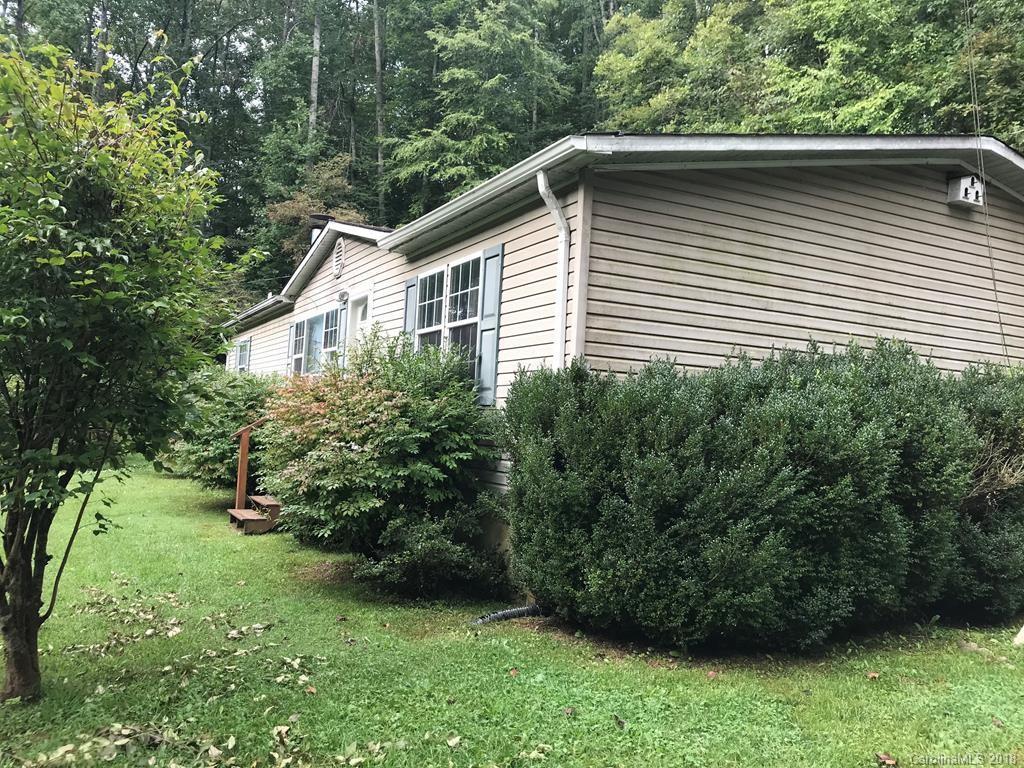 13 Poplar Ln., Bakersville, NC 28705