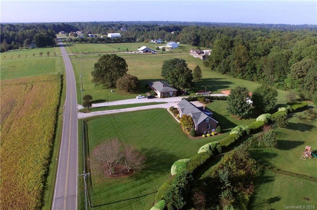 702 Wiggins Rd., Mooresville, NC 28115