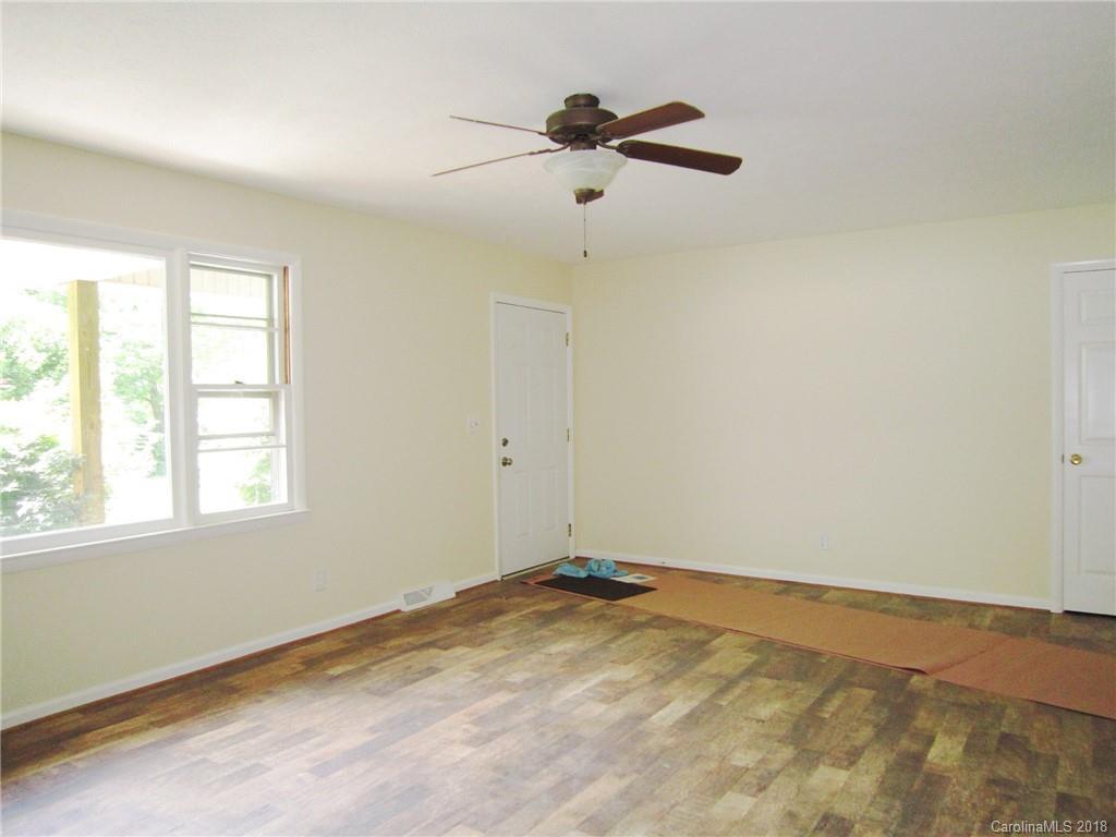 115 Jeff St., Hendersonville, NC 28739