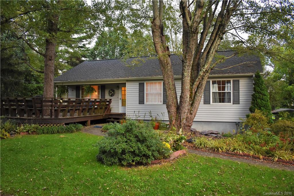 106 Joanne Ln., Hendersonville, NC 28792