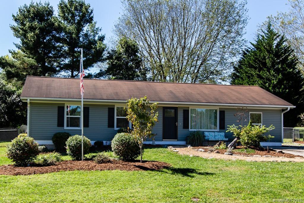 32 W Broadleaf Dr., Hendersonville, NC 28739