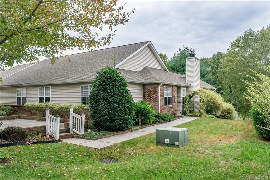 32 S Creekside Ct., Hendersonville, NC 28791