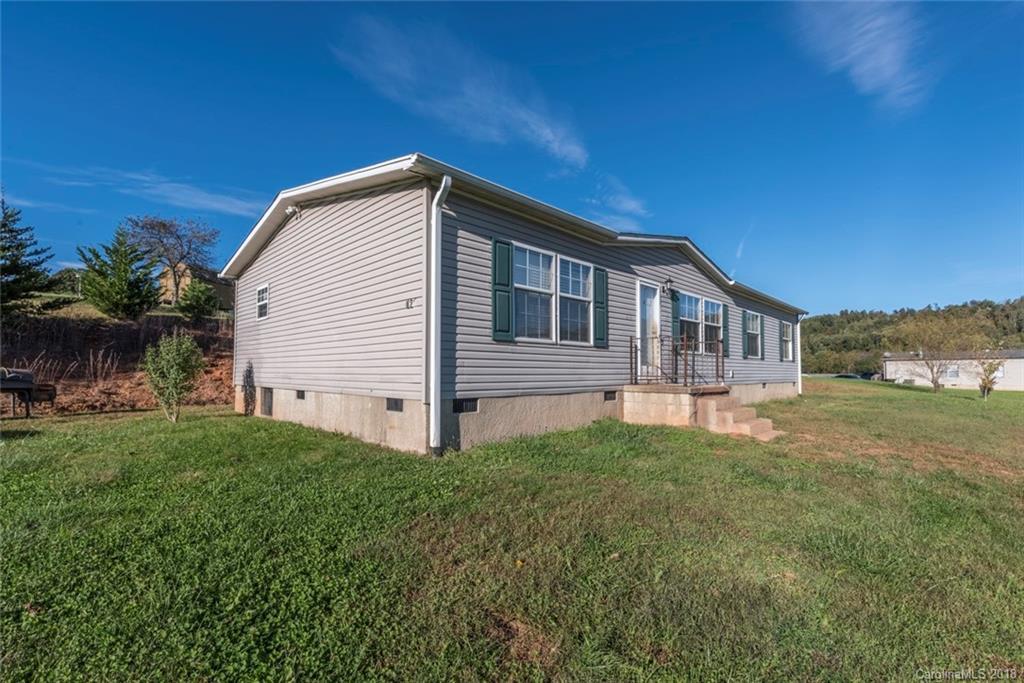 129 Amber Knoll Dr., Hendersonville, NC 28792