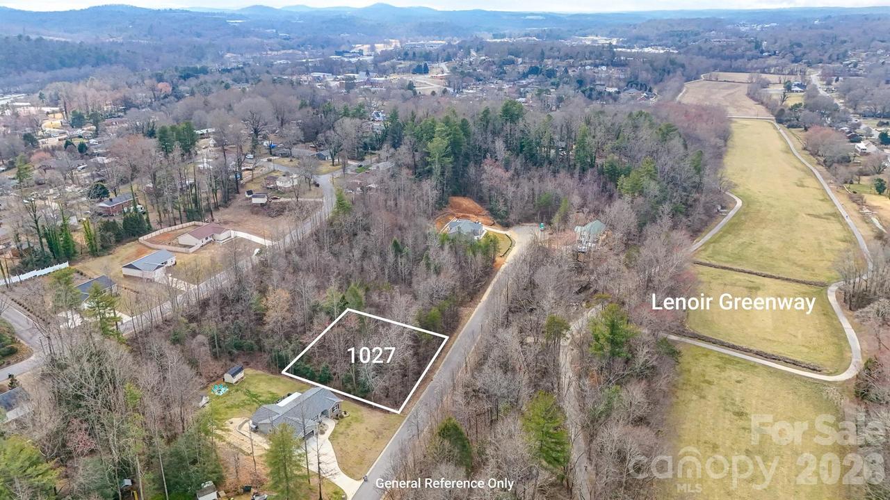 1027 Williamsburg Dr., Lenoir, NC 28645