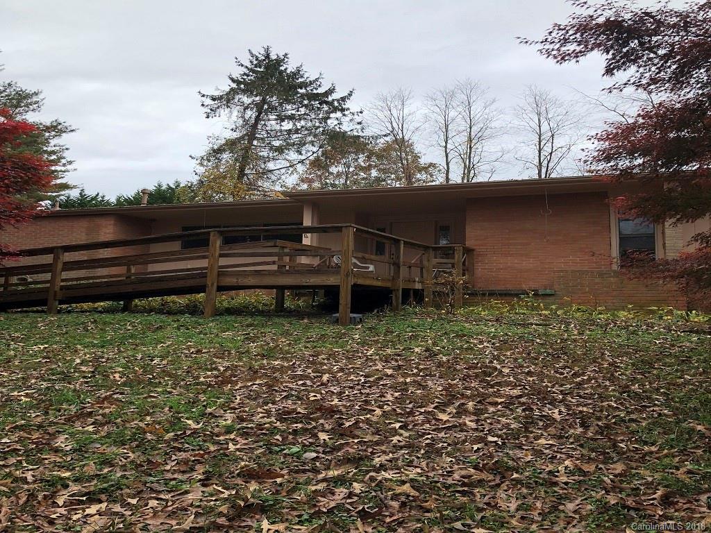 2209 N Stoney View Ct., Hendersonville, NC 28792